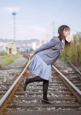 国产年轻大学生情侣在线_蓝光完整版观看